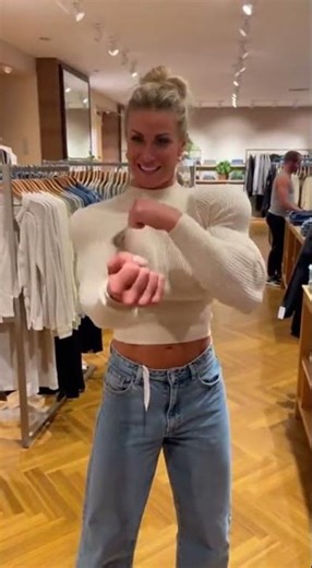 Female Bodybuilder Tight Dress #olympia #bicep #muscle #fbb #bodybuilding #bodybuilder