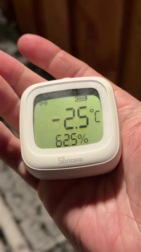 It’s a freezing one in the UK today ❄️ Temperatures down to -2.5°C and lower, and the SNZB-02D Zigbee temperature sensor isn’t phased at all still giving solid readings. Cold-weather test passed… Plus a surprise cameo at the end when Luna the husky decides to inspect the camera 🐺👅 #SmartHome #Zigbee #TemperatureSensor #TechTok #Husky