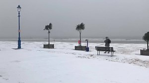 "We love Bournemouth, snowy, snowy Bournemouth!" Here’s how the weather in Bournemouth Town Centre looked on Day One of The Beast from the East ❄️❄️❄️ | BBC Dorset