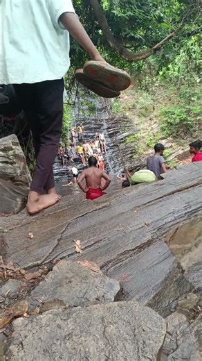 hello guys to aap log dekh sakte hain petrol ka najara Khubsurat aur Jharkhand Mein padta hai petrol