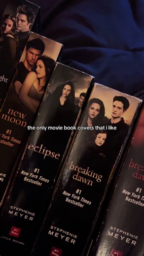 New Moon: Twilight Saga's Favorite Bella Swan Book