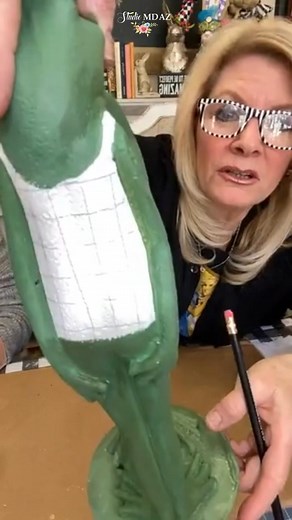 122K views · 478 reactions | Size matters, y’all!  Here’s how to pick the perfect check size for ANY project. (P.S. These frogs get a major glow-up later—full tutorial linked in comments!) #DIYPainting #Upcycle | Studio MD AZ | Facebook