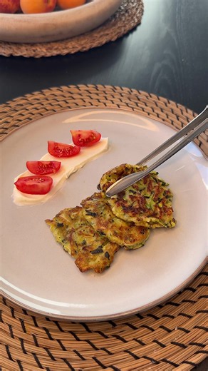 Crispy Zucchini Fritters with Minimal Flour