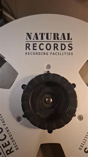 We are going to record on 16 track tape... So we are calibrating the Tascam MS16 tape machine for some serious analog recordings. We'll have the mighty TEE in the house recording his new album in January '26! We gaan opnemen op 16-sporenband... Dus we kalibreren de Tascam MS16 bandrecorder voor serieuze analoge opnames. De machtige TEE komt in januari '26 zijn nieuwe album opnemen! #tascam #MS16 #analog #recordingstudio #tapemachine | Natural Records - Recording Facilities