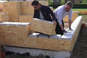 Sistema de construcción de casas de madera tipo LEGO tan fácil como armar un mueble de IKEA