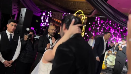 Romantic Wedding Dance Moments: A Kiss That Says It All