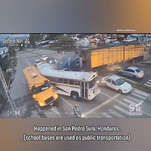 Pile up, truck sliding on ice, truck drivers helping | American Truck Drivers