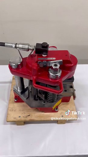 アングルを切って、曲げていくよ！！一台でアングル加工の全てができるコンパクトで、パワフルな機械！もう大好きすぎます！#アングル加工 #アングルマシン #アサダ #asada