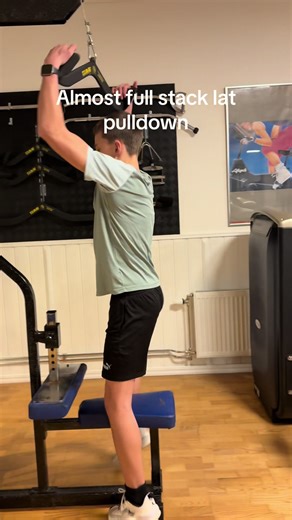 Mastering the Lat Pull Down Technique