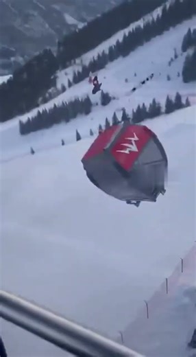 Ski Lift Just FELL 😱🎿