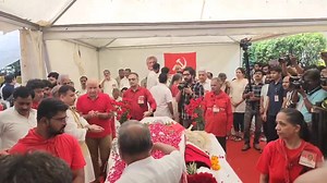 9.2K views · 981 reactions | कामरेड Sitaram Yechury जी को विनम्र श्रद्धांजलि। इंडिया गठबंधन के अग्रणी नेता ग़रीबों मज़लूमों की मज़बूत आवाज़ Sitaram Yechury जी को लाल सलाम। | Sanjay Singh | Facebook