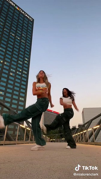 can you guess where we are at? 🌆 @maylovespink