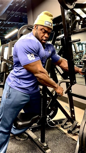 Brandon Curry on Instagram: "Sometimes you got to use what you got to hit what you need. I use this Hammer Strength Low Row to do a single arm upright row. It’s perfect for starting with the range of motion across the body, which is a range you can’t get with just a dumbbell or regular barbell setup. You could of course use a cable machine, but if you are in the gym when it’s busy, good luck getting a free stack. If you watch the full video then you see how I added a rear delt row, supersetted w