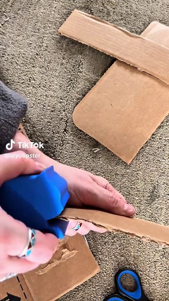 Endless Cardboard Cutting with Cat Scratcher - 3D Printed Tool