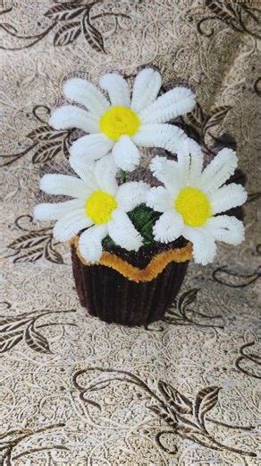 DIY Pipe Cleaner Daisy Flower | Handmade Daisy #diy #craft #youtubeshorts #shorts #art #handmade