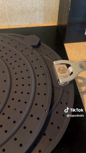 I’ve been using this splatter screen everytime I cook and it has saved me so much cleanup time!! #hexclad #cooking #splatterscreen #kitchenneeds #tiktokshopcreatorpicks