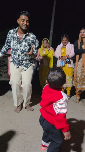 Aman Mahla on Instagram: "Bache ne hara diya mujhe dj pe 😝"