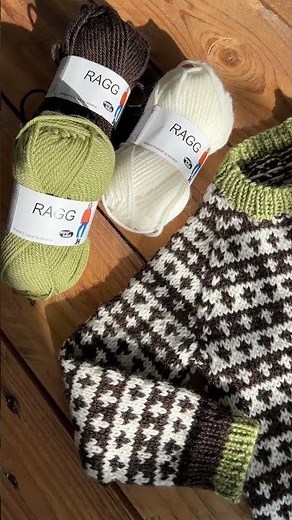 Strik en sweater til børn i Ragg garn fra Hjertegarn