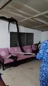 640K views · 1.2K reactions | 퐈퐍퐂퐑퐎퐘퐀퐁퐋퐄!! Un python géant dans le salon d’une femme sans défense  | SUD COMOÉ | Facebook