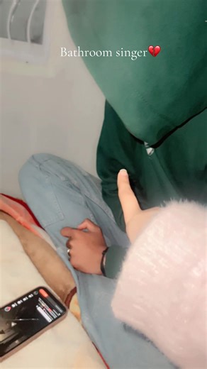 Bathroom Singer: A Mini Vlog Experience
