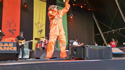 18K views · 718 reactions | When Capleton touches the stage, the temperature rises!  Eindhoven felt the full blaze at Reggae Sundance — pure energy, pure vibes, pure fire!  #ReggaeCulture #CapletonLive | Reggae-agenda | Facebook