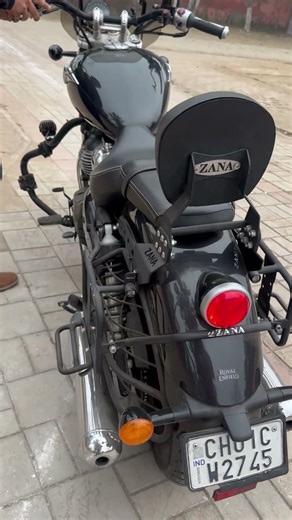 Exhaust Sound of Super Metor 650 Stock Exhaust