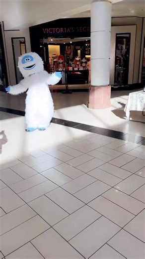 🎶❄️ Today’s fun was too good not to share! ❄️🎶 Check out the Abominable Snowman dancing along to Nathan Best’s live performance at Edgewater Mall today! Missed it? You’re in luck, they’ll both be back tomorrow, Saturday, December 20th! 🕛 Nathan Best: 12 PM – 4 PM 🤍 Abominable Snowman: 12 PM – 5 PM Come enjoy live music, holiday cheer, and a little snowy fun right here at the mall! 🎄🛍️ | Edgewater Mall