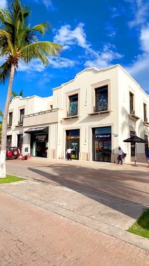 🌟✨ Discover 10 Experiences by Di! Join us for an extraordinary culinary journey where you’ll indulge in 10 exquisite courses, each expertly paired with drinks from 10 unique regions of Mexico. Our knowledgeable guides will lead you through an immersive experience enhanced by audiovisual elements that celebrate our rich culture. Schedule: - 10 Experiences by Di: Monday to Friday at 11:00 AM and 2:00 PM; Saturdays at 12:00 PM. - La Casa 10 Experiences: Monday to Saturday at 6:30 PM. Don’t miss th