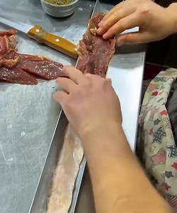 La fabrication du Kazi, le saucisson à base de cheval ! 🐴 | Trop Gourmand