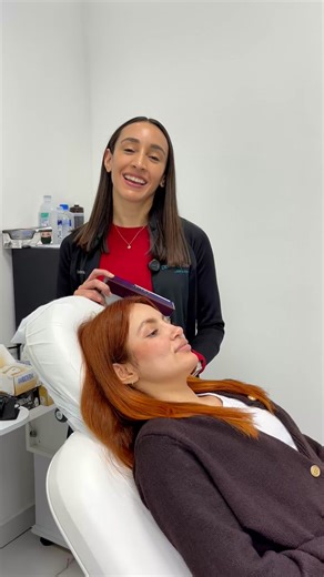 ✨ Resultados naturales, confianza real ✨ En manos expertas, Juvederm realza tu belleza sin perder tu esencia. 💉💖 Este tratamiento ayuda a restaurar volumen, suavizar líneas y lograr un aspecto fresco y armonioso, siempre con un enfoque médico y personalizado. 📍Agenda tu valoración y descubre cómo pequeños cambios pueden hacer una gran diferencia. #Juvederm #FillerFacial #DermatologicaLáserCosmética | Dermatologica Laser Cosmetica
