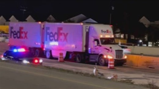 I-35 southbound lanes closed in South Austin after semitruck crash