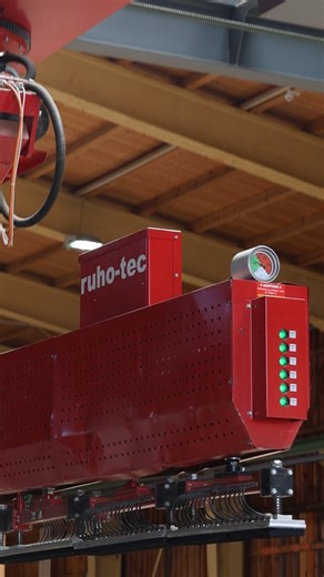 Jedes Stück Holz erzählt seine eigene Geschichte 癩 Im Reel seht ihr, wie wir unser Holz sorgfältig zuschneiden und fachgerecht lagern. So bleibt es formstabil, langlebig und bereit für die schönsten Projekte ✨ #MaagHolz #Herbstmomente #Wohnideen #Zuhause | Maag Holz und Bau | Facebook