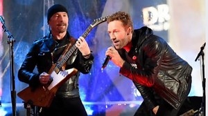 U2 with Chris Martin & Bruce Springsteen Live In Times Square 1 Dec 2014.mp4 - COS.TV