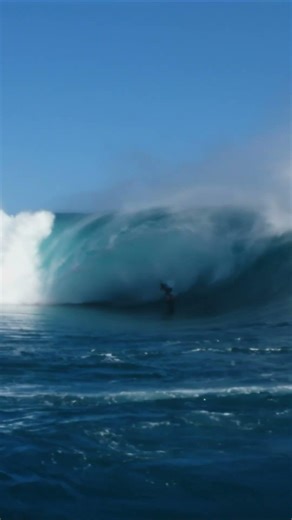 🔴(NOT A.I.) Gilbert Teave HEAVY Teahupo'o! #teahupoo #bigwavesurfing