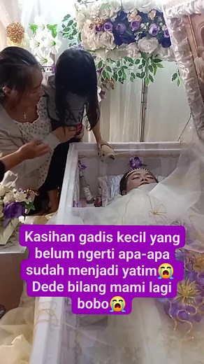 44 reactions · 14 comments | Kasihan gadis kecil yang belum ngerti apa-apa sudah jadi yatim Dede bilang mami lagi bobo #fbpro #jangkauan #reels #fyp #video | Mei Kaligis Wowor | Facebook