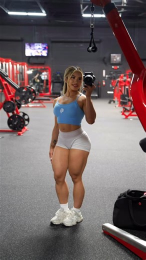 Lovely Lindo on Instagram: "5 Years of Growth and counting  #fyp #transformation #gymprogress #womeninspiringwomen #womencoach #healthcoah #nutrition #nfgu"