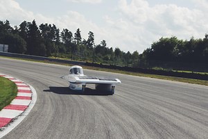 JU Solar Team representerar Sverige i World Solar Challenge. Soldriven bil ska köra 300 mil.