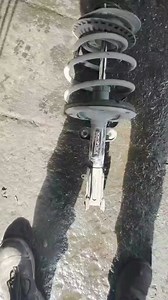 Sabes como va la instalacion de un amortiguador 🤔🤔😎😎 #mecanicaautomotrizokreels #locosporlasuspension #viralreelsシ #ElTuercas #pitijuy #sisepuede #poder #escuela #box #paranormal | Locos por la suspensión