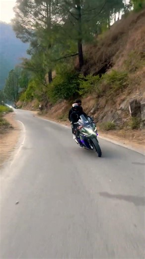 R15 V4: रोड पर सिर्फ राज! 🔥 #Shorts #R15 #YamahaR15 #R15V4 #BikeShorts #Trending #Viral #MotoShorts