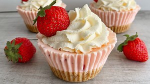 Strawberries & Cream Cheesecakes 😍 With Wimbledon around the corner, why not give these a try! They are so tasty! They have buttery digestive biscuit base, a nice creamy strawberry cheesecake filling and they are topped with whipped cream and a fresh strawberry 🍓 These cheesecakes are so quick and easy to make and they taste amazing! 🤤 Sound on for full instructions 🔉 All you need is: Base: 150g digestive biscuits 70g unsalted or salted butter, melted Filling: 250ml double cream, cold 350g c