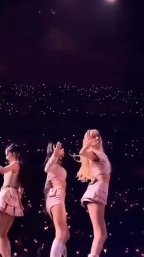 BLACKPINK performing LOVESICK GIRLS during BORN PINK world tour #jisoo #jennie #rosé #lisa
