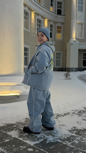 🅳🅸🅼🅰 🅿🅴🅻🅴 on Instagram: "Этот парень определенно знает, как согреться в прохладную погоду! 😉 В образе от @bighugs.kids @gj_kids _____________________________ The publication was created under the leadership of his father @pelipeychen_ko"