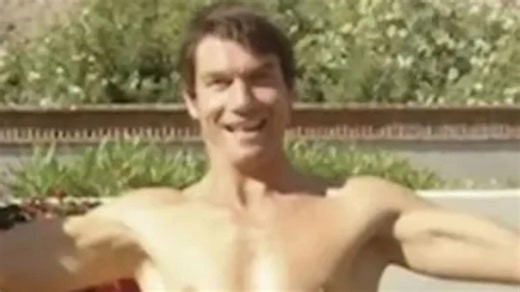 Jerry O'Connell displays muscles in Speedos as he fills in for Mark Consuelos