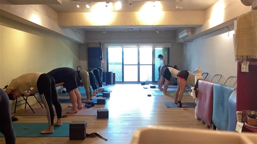 每星期日早上 10:45 基礎瑜伽 歡迎大家一起來練習！ 慢慢感覺、慢慢體會 慢慢呼吸、慢慢移動 專注自己向內看 | Yoga One - Mysore Taichung