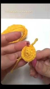 Daisy keychain🌼#crochet #crocheting #tutorial