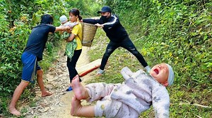 618K views · 9.8K reactions | husband blocking the way to steal her children | Videos Omega | Facebook