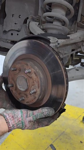 50K views · 493 reactions | Hilux front brake rotor resurfacing #automotive #usa #mechanic | Professional Mechanic | Facebook