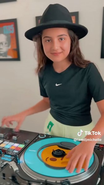 Scratch Practice 🎚️👋🏽 #scratch #scratching #turntable #turntablism #turntables #dj #deejay #djs #realdj #realdjing #skratch #pioneer #pioneerdj #pioneers11 #pioneerplxcrss12 #hybridcreativity #djmichelle #djcity #djcorner #dubai #dubaidj #dxb #scratchvideo #serato #seratodj #seratodjpro #scratchdj #hiphop