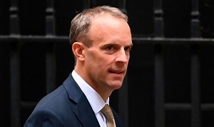 Belarus: Protesters violently clash with police in Minsk