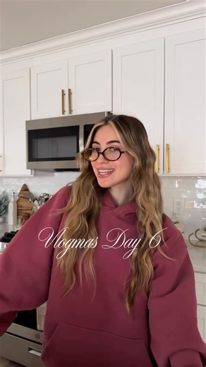 SAM NICOLE 🥥👼🏼🤍 | VLOGMAS DAY 6❅ working out, grocery shopping & christmas movie - #Vlogmas #vlogmasday6 #vlogmas2025 #dayinmylife #dayinmylifevlog | Instagram